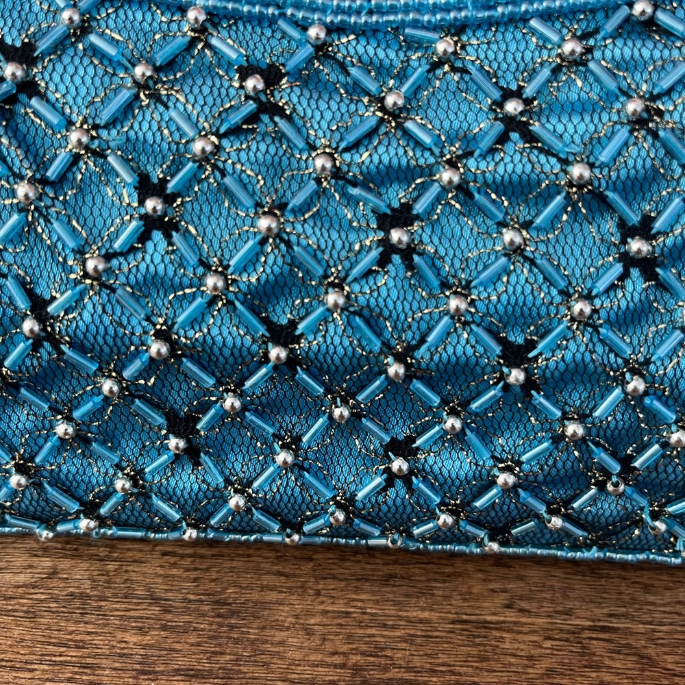 NEW MONI COUTURE BEADED CLUTCH PURSE - Picture 2 of 7